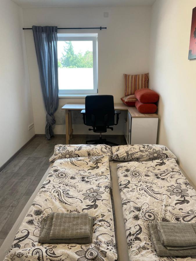 Messe- Und Ferienwohnung Feucht Extérieur photo