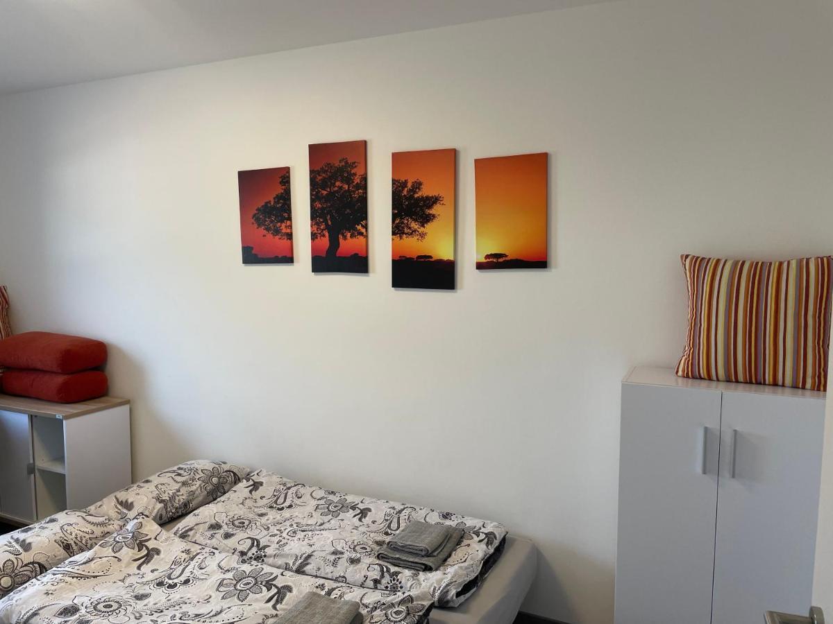 Messe- Und Ferienwohnung Feucht Extérieur photo